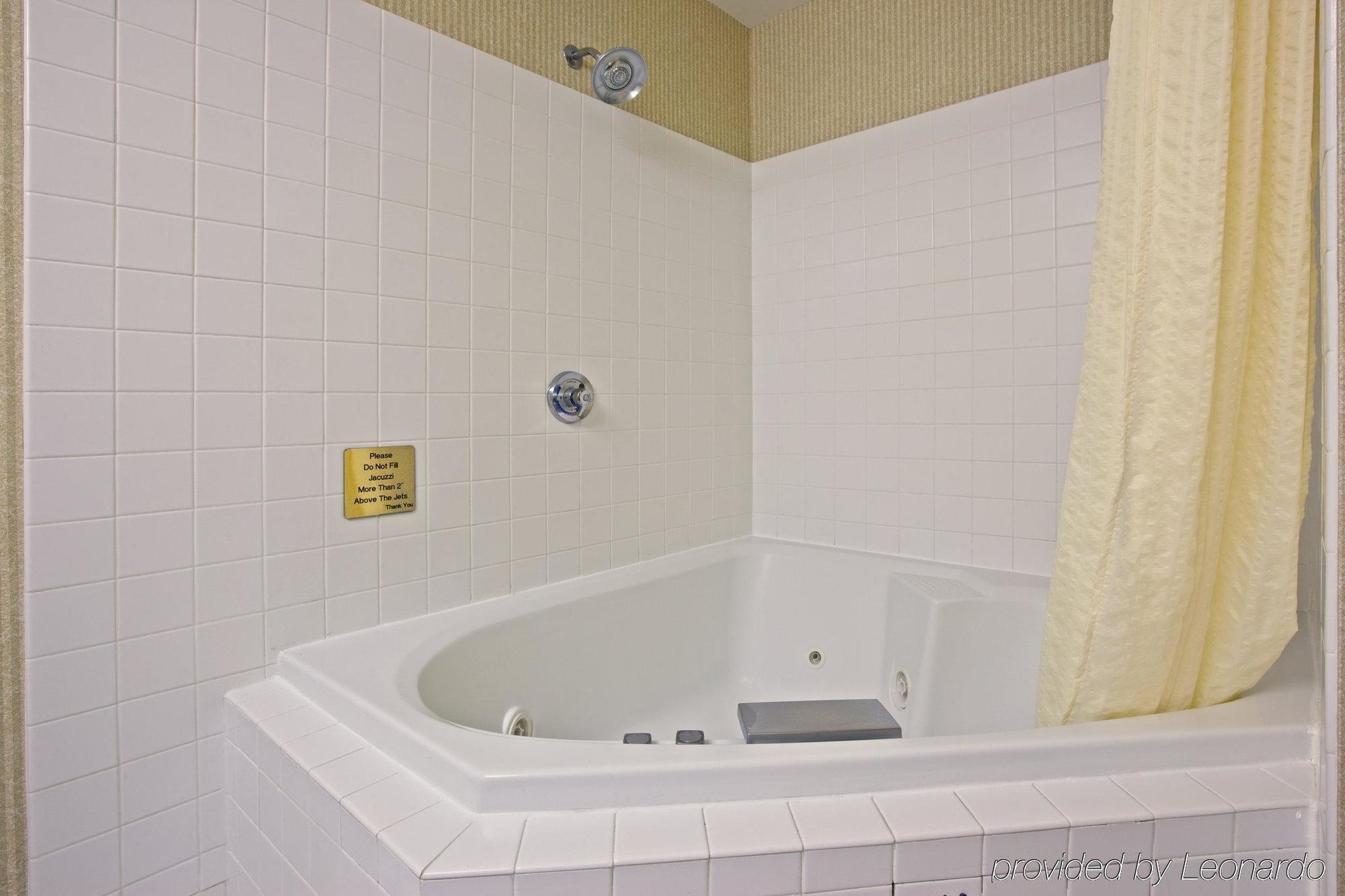 Inn Quality I-75 West Chester-north Cincinnati 2*